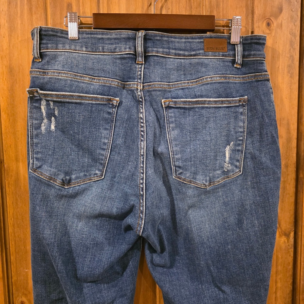 Judy Blue‎ Slim Fit Jeans Womens 16W Blue Excellent Distressed Raw Hem - Picture 10 of 12